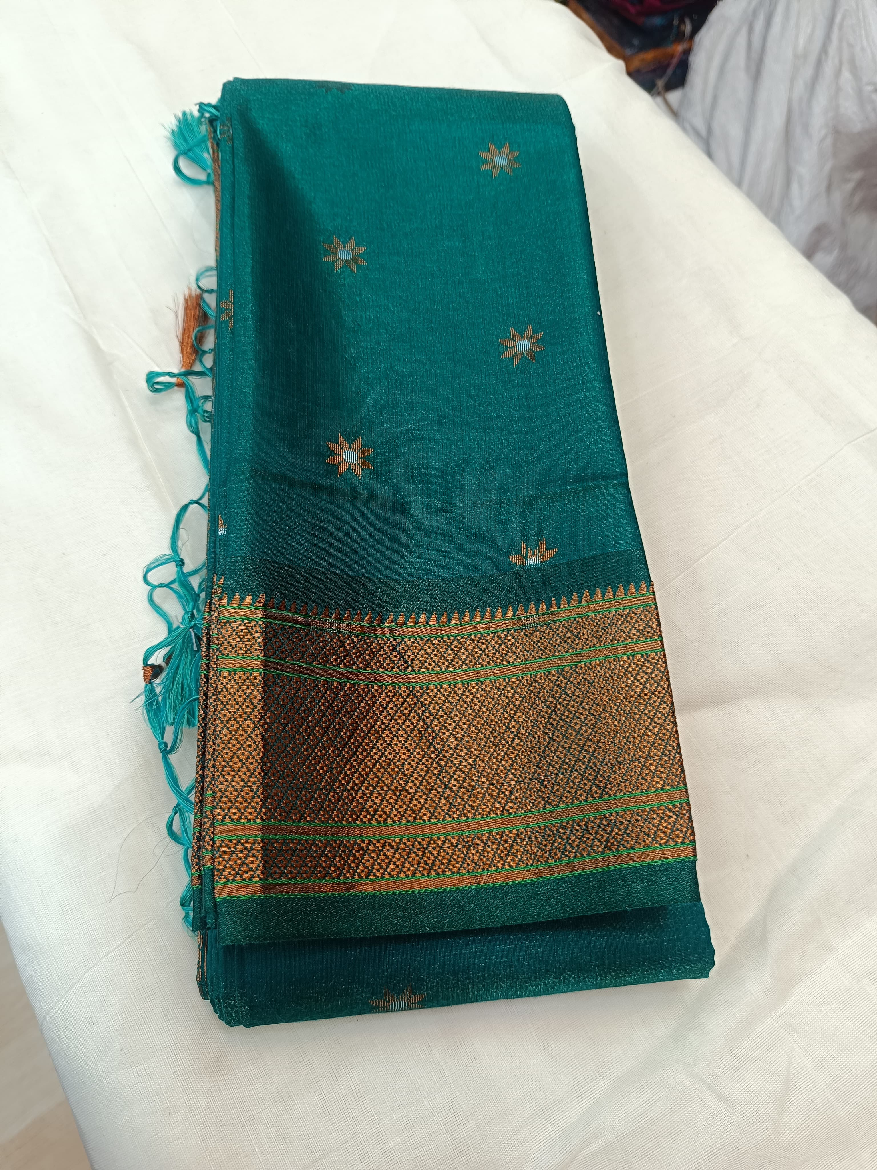 Kalanjali Paithani A104