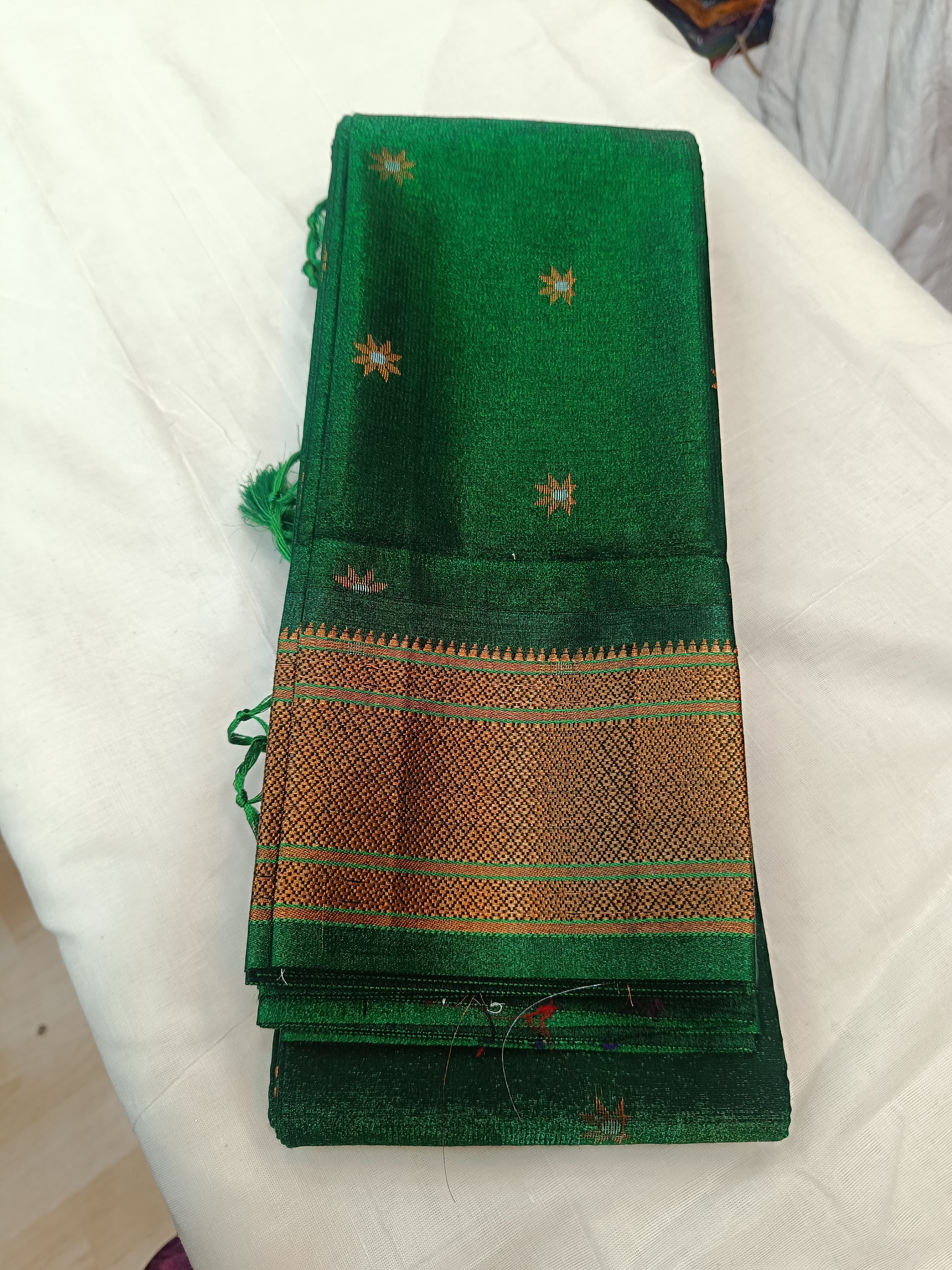 Kalanjali Paithani A101